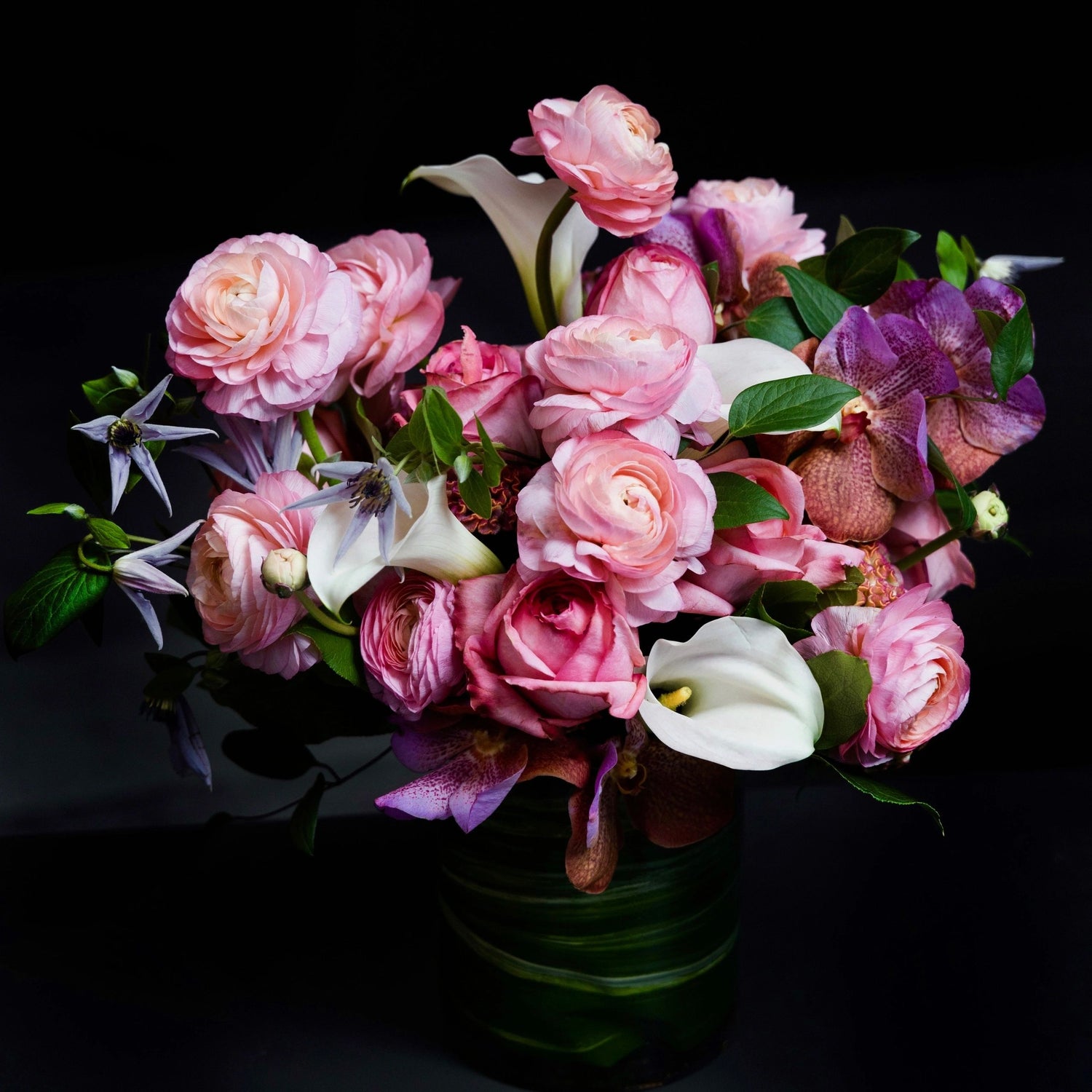 ranunculus and calla lilies are agglomerated waves that evoke an immense pink dream
